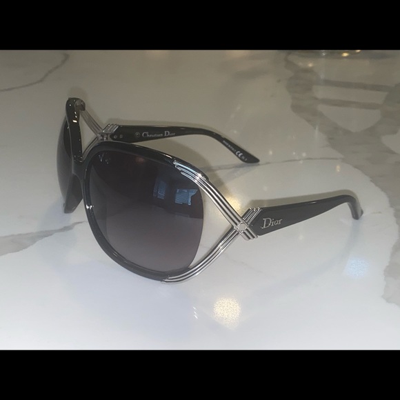 Christian Dior Sydney Sunglasses - Picture 4 of 10